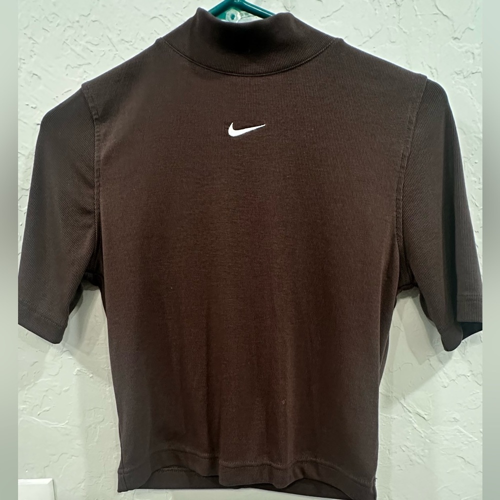 Brown Cropped nike shirt
